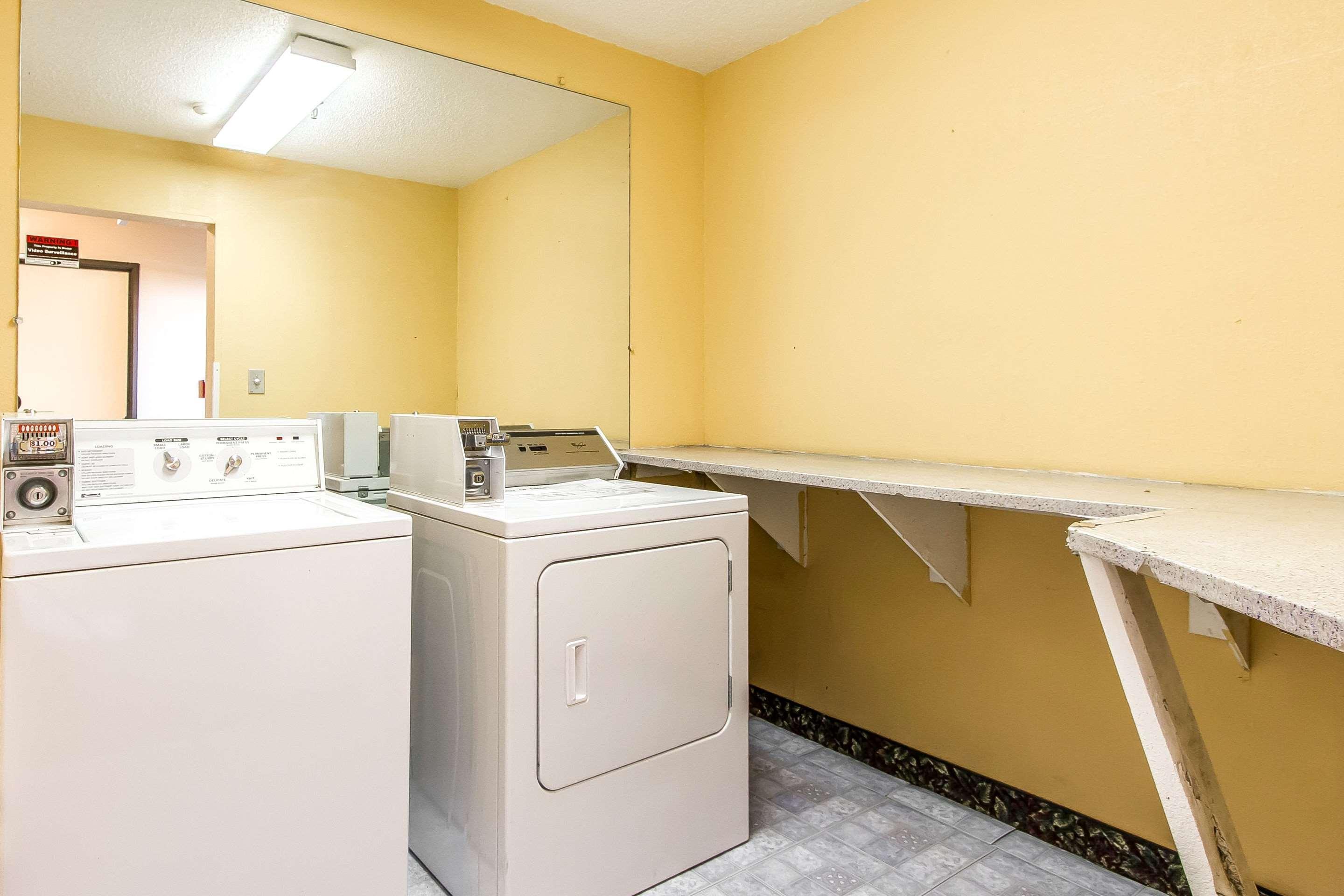 Econo Lodge & Suites Pekin Eksteriør billede