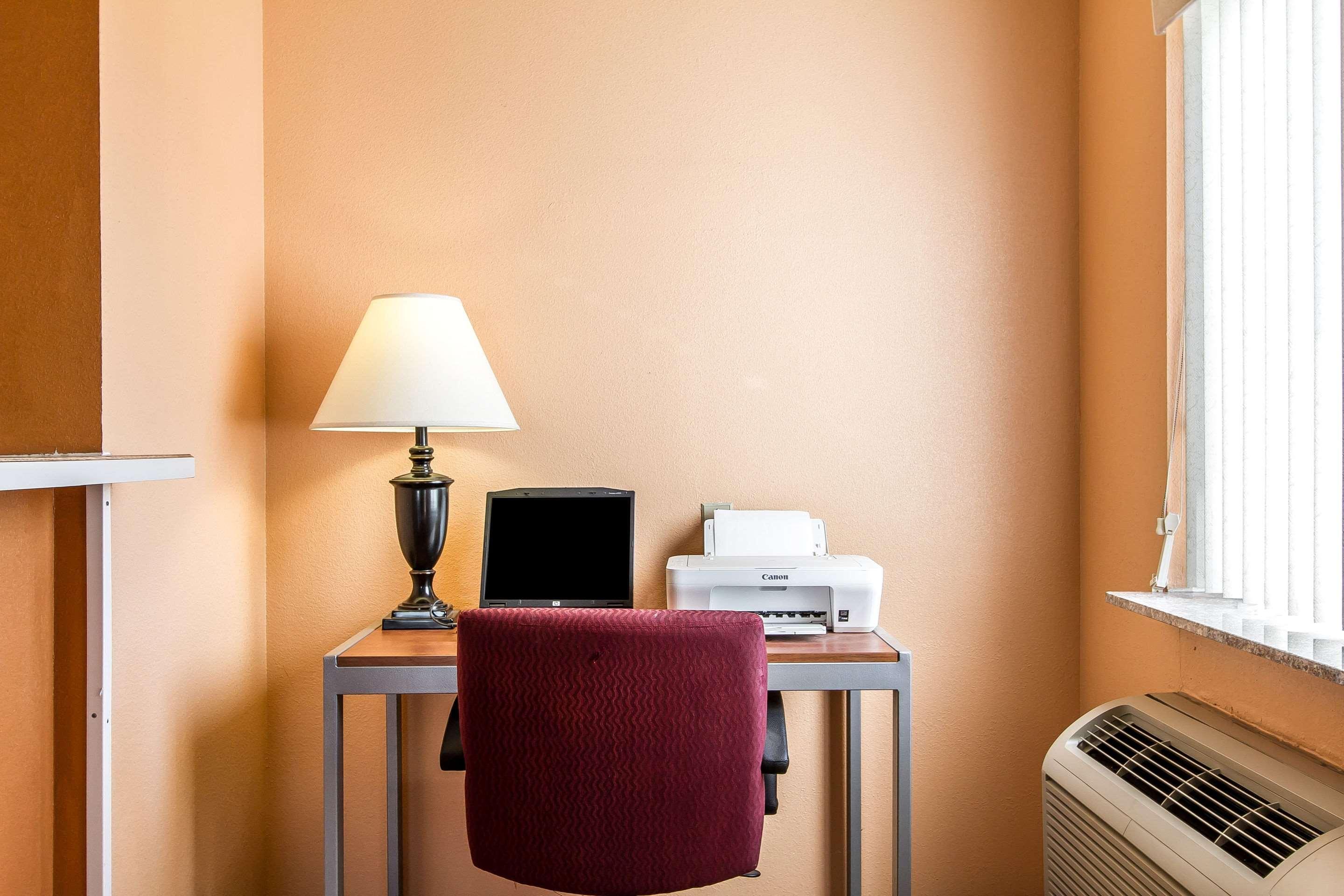 Econo Lodge & Suites Pekin Eksteriør billede